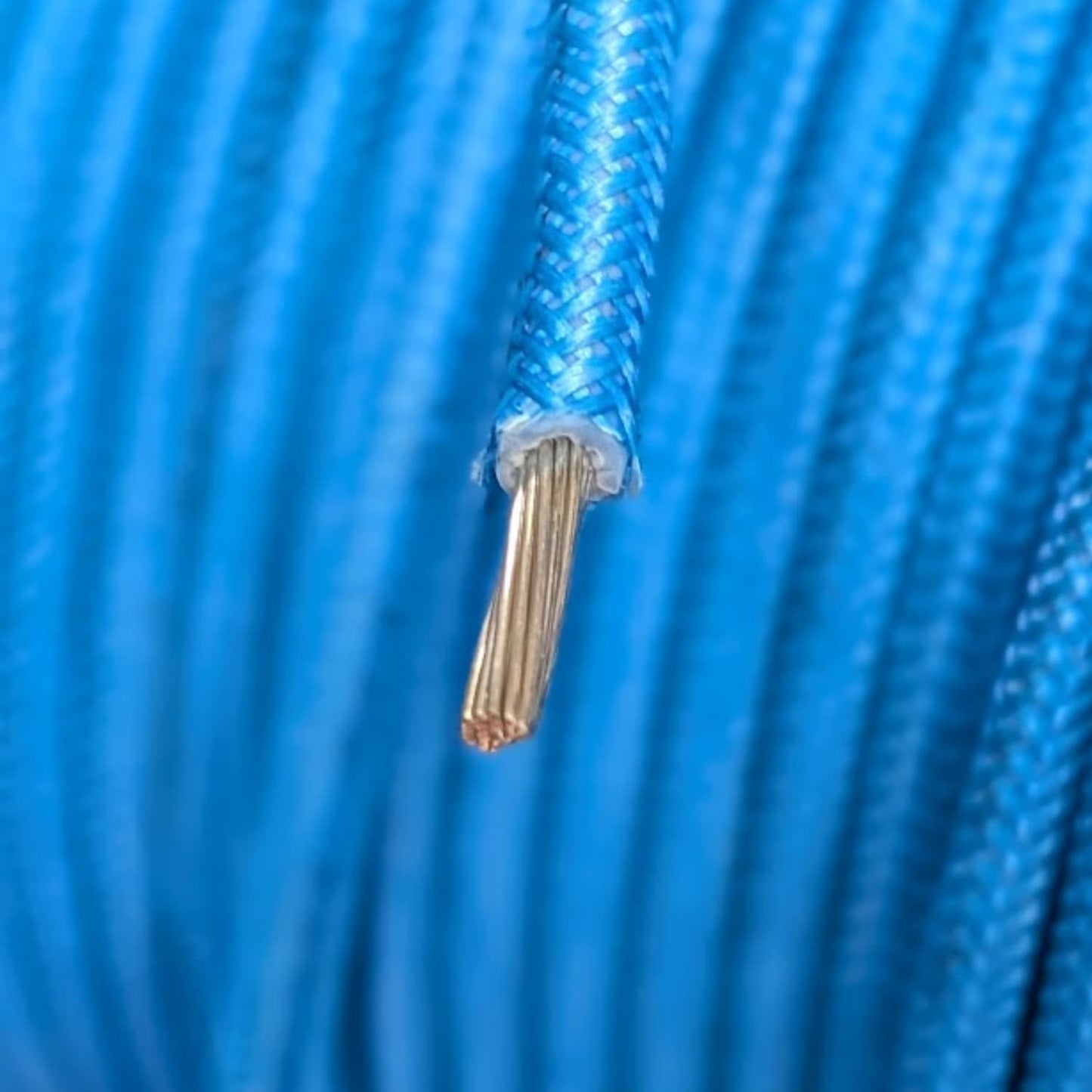 close-up of blue 12-gauge high-temperature kiln wire end
