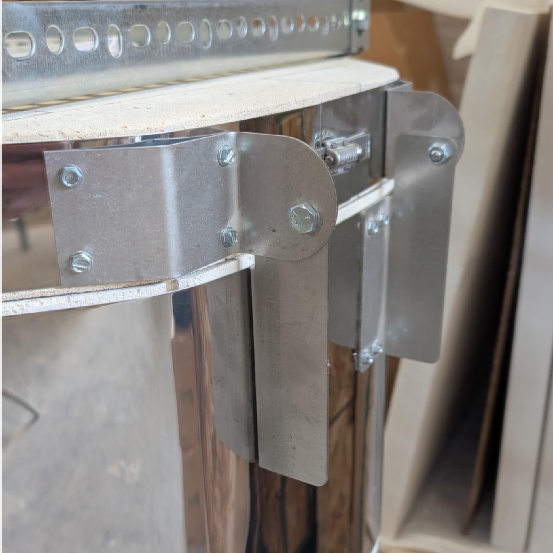 Jen-Ken Kilns kiln hinge side